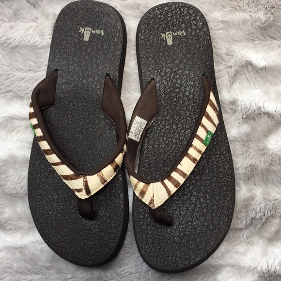 leopard print sanuks